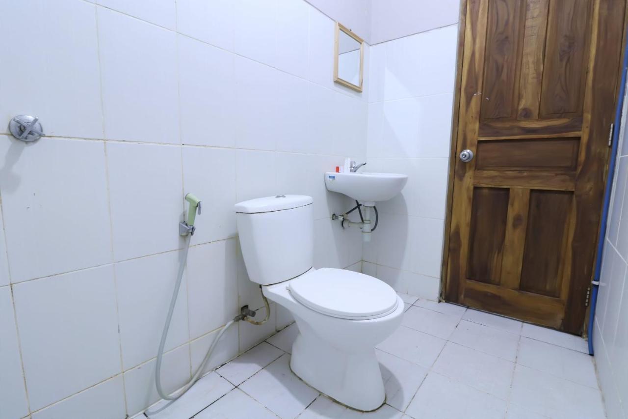 Oyo 1670 Likko Inn Denpasa Buitenkant foto