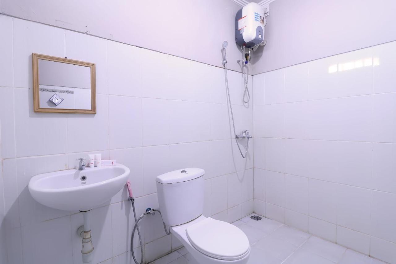 Oyo 1670 Likko Inn Denpasa Buitenkant foto